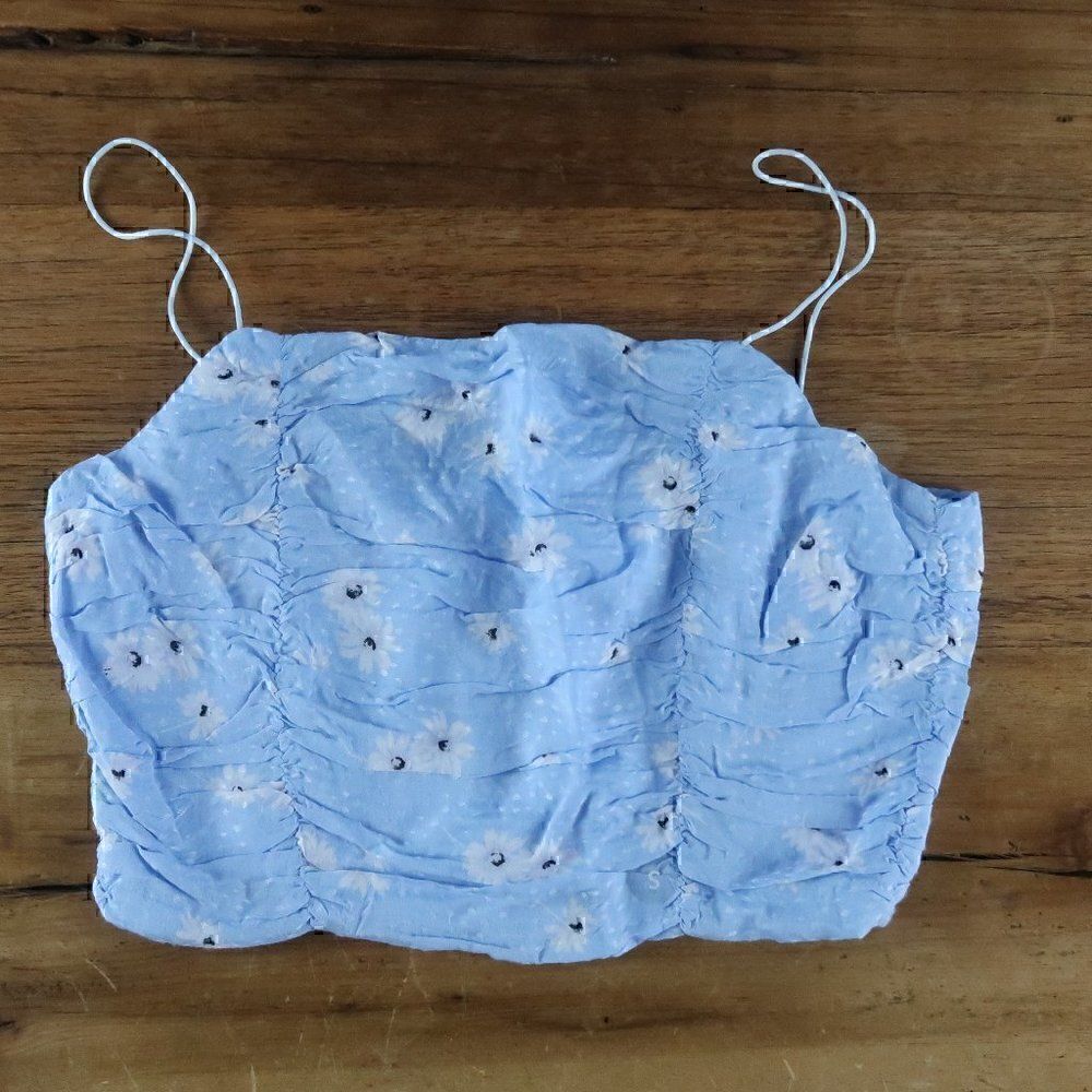LA HEARTS BLUE CROP TOP WITH WHITE DAISIES SIZE SMALL NWT